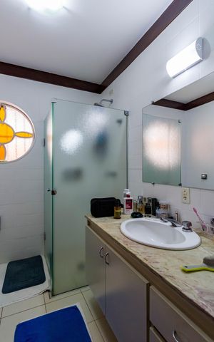 Casa para alugar com 430m², 5 quartos e 4 vagas Casa para alugar com 430m², 5 quartos e 4 vagasBanheiro da Suíte 2