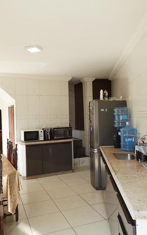 Casa à venda com 237m², 5 quartos e 1 vaga Casa à venda com 237m², 5 quartos e 1 vagaCozinha