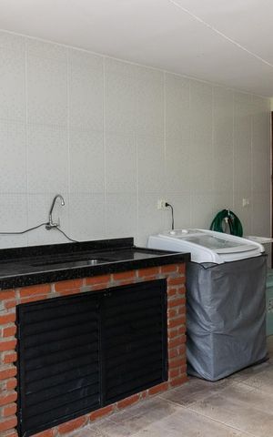 Casa à venda com 165m², 3 quartos e 4 vagasÁrea de Serviço