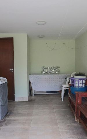 Casa à venda com 165m², 3 quartos e 4 vagasÁrea de Serviço