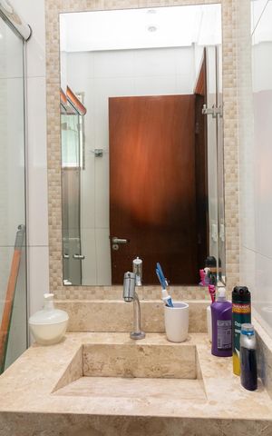 Casa à venda com 165m², 3 quartos e 4 vagasBanheiro da Suíte