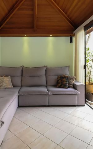 Casa de condomínio à venda com 115m², 3 quartos e 2 vagasSala