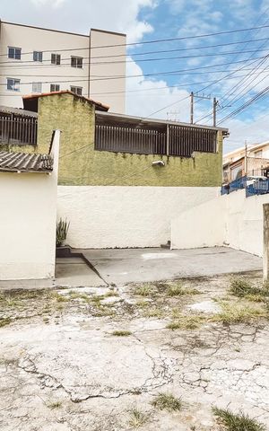 Casa à venda com 600m², 6 quartos e 3 vagas Casa à venda com 600m², 6 quartos e 3 vagasGaragem
