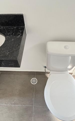 Apartamento à venda com 106m², 2 quartos e 2 vagas Apartamento à venda com 106m², 2 quartos e 2 vagasBanheiro da Suíte