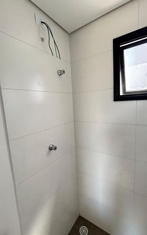 Apartamento à venda com 106m², 2 quartos e 2 vagas Apartamento à venda com 106m², 2 quartos e 2 vagasBanheiro da Suíte