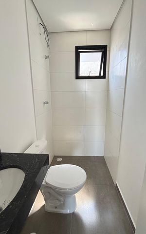 Apartamento à venda com 106m², 2 quartos e 2 vagas Apartamento à venda com 106m², 2 quartos e 2 vagasBanheiro da Suíte