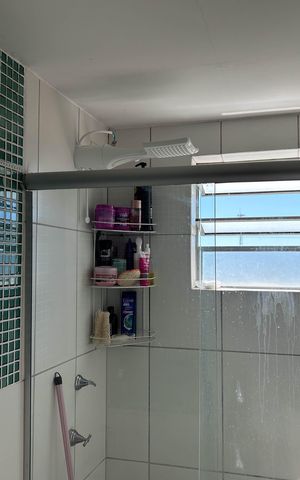 Casa de condomínio à venda com 48m², 2 quartos e 1 vaga Casa de condomínio à venda com 48m², 2 quartos e 1 vagaBanheiro