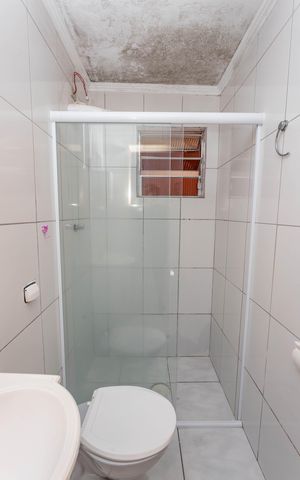 Casa para alugar com 80m², 2 quartos e 1 vaga Casa para alugar com 80m², 2 quartos e 1 vagaBanheiro