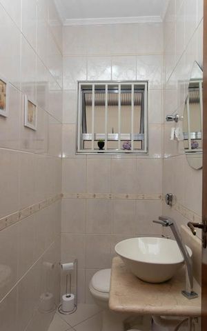 Casa à venda com 150m², 3 quartos e 2 vagas Casa à venda com 150m², 3 quartos e 2 vagasLavabo