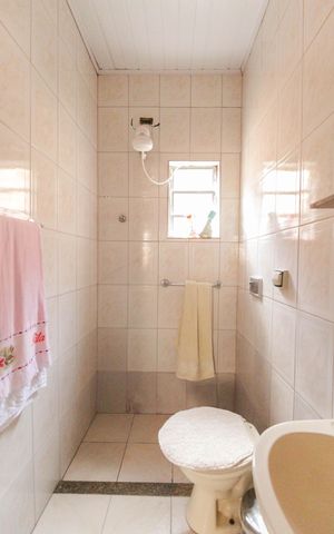 Casa à venda com 166m², 4 quartos e sem vagaBanheiro Casa 1