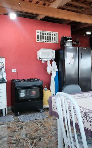 Casa à venda com 122m², 4 quartos e 1 vagavaranda