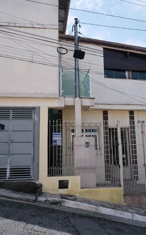Casa à venda com 122m², 4 quartos e 1 vagaFachada