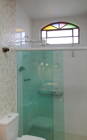 Casa à venda com 360m², 3 quartos e 2 vagasBanheiro