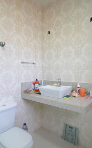 Casa à venda com 360m², 3 quartos e 2 vagasBanheiro da Suíte