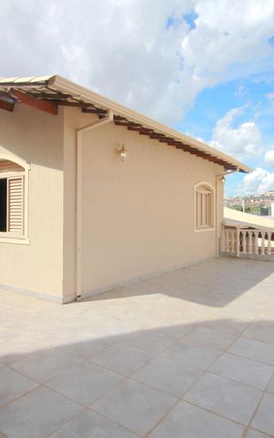 Casa à venda com 360m², 3 quartos e 2 vagasQuintal