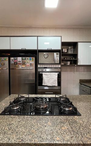 Casa à venda com 230m², 5 quartos e 3 vagas Casa à venda com 230m², 5 quartos e 3 vagasCozinha