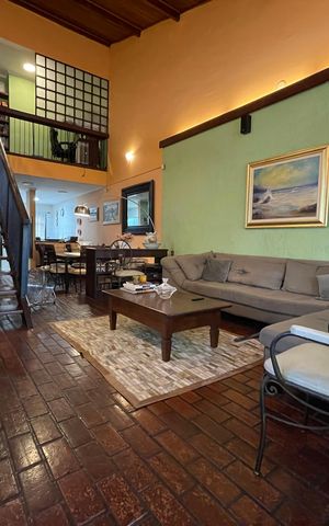 Casa à venda com 230m², 5 quartos e 3 vagas Casa à venda com 230m², 5 quartos e 3 vagasSala