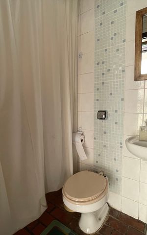 Casa à venda com 230m², 5 quartos e 3 vagas Casa à venda com 230m², 5 quartos e 3 vagasBanheiro 3