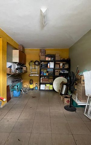 Casa à venda com 230m², 5 quartos e 3 vagas Casa à venda com 230m², 5 quartos e 3 vagasGaragem