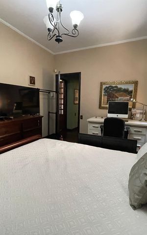 Casa à venda com 230m², 5 quartos e 3 vagas Casa à venda com 230m², 5 quartos e 3 vagasQuarto