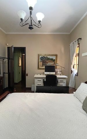 Casa à venda com 230m², 5 quartos e 3 vagas Casa à venda com 230m², 5 quartos e 3 vagasQuarto