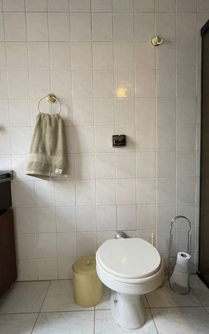 Casa à venda com 230m², 5 quartos e 3 vagas Casa à venda com 230m², 5 quartos e 3 vagasBanheiro