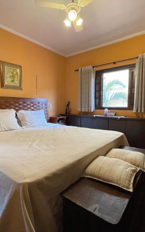 Casa à venda com 230m², 5 quartos e 3 vagas Casa à venda com 230m², 5 quartos e 3 vagasQuarto 5