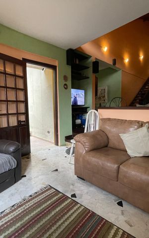 Casa à venda com 230m², 5 quartos e 3 vagas Casa à venda com 230m², 5 quartos e 3 vagasSala
