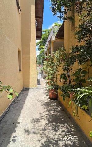 Casa à venda com 230m², 5 quartos e 3 vagas Casa à venda com 230m², 5 quartos e 3 vagasQuintal