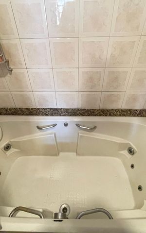 Casa à venda com 230m², 5 quartos e 3 vagas Casa à venda com 230m², 5 quartos e 3 vagasBanheiro 2