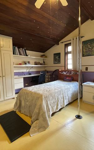 Casa à venda com 230m², 5 quartos e 3 vagas Casa à venda com 230m², 5 quartos e 3 vagasQuarto 4
