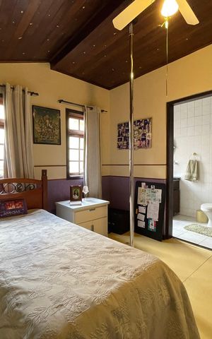 Casa à venda com 230m², 5 quartos e 3 vagas Casa à venda com 230m², 5 quartos e 3 vagasQuarto 4