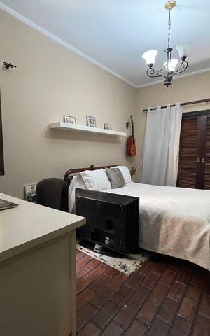 Casa à venda com 230m², 5 quartos e 3 vagas Casa à venda com 230m², 5 quartos e 3 vagasQuarto