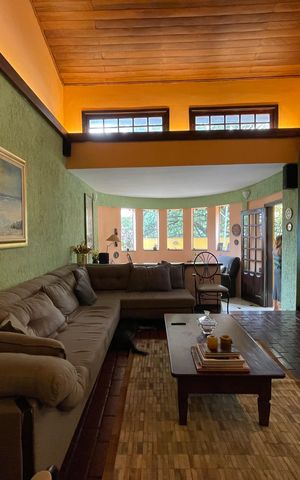 Casa à venda com 230m², 5 quartos e 3 vagas Casa à venda com 230m², 5 quartos e 3 vagasSala