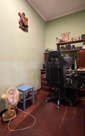 Casa à venda com 230m², 5 quartos e 3 vagas Casa à venda com 230m², 5 quartos e 3 vagasEscritório