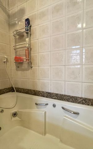 Casa à venda com 230m², 5 quartos e 3 vagas Casa à venda com 230m², 5 quartos e 3 vagasBanheiro 2