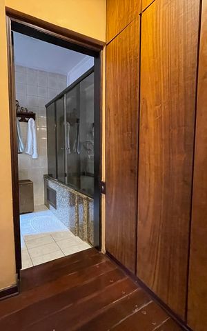 Casa à venda com 230m², 5 quartos e 3 vagas Casa à venda com 230m², 5 quartos e 3 vagasCloset Quarto 5