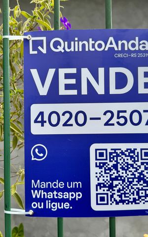 Casa à venda com 130m², 3 quartos e 1 vaga Casa à venda com 130m², 3 quartos e 1 vagaFachada + Placa