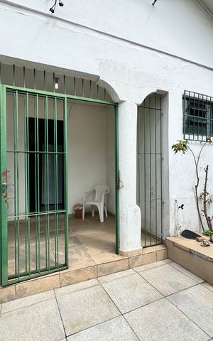 Casa à venda com 130m², 3 quartos e 1 vaga Casa à venda com 130m², 3 quartos e 1 vagaFachada