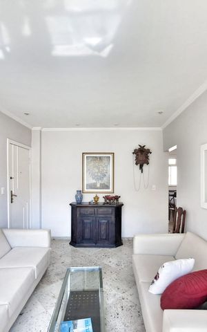 Apartamento à venda com 240m², 4 quartos e 2 vagas Apartamento à venda com 240m², 4 quartos e 2 vagasSala