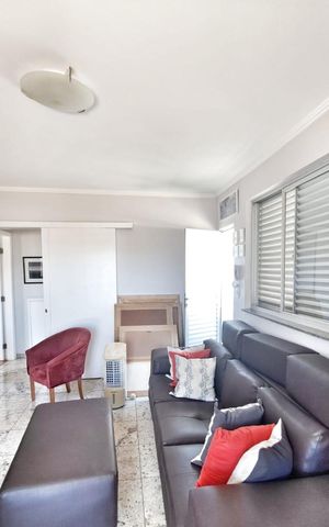 Apartamento à venda com 240m², 4 quartos e 2 vagas Apartamento à venda com 240m², 4 quartos e 2 vagasSala de TV