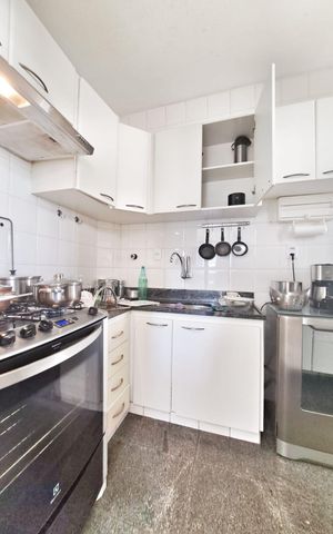 Apartamento à venda com 240m², 4 quartos e 2 vagas Apartamento à venda com 240m², 4 quartos e 2 vagasCozinha