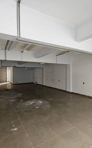 Casa à venda com 450m², 6 quartos e 1 vaga Casa à venda com 450m², 6 quartos e 1 vagaGaragem