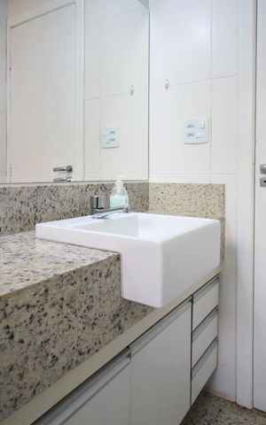 Apartamento à venda com 130m², 4 quartos e 2 vagasBanheiro social 