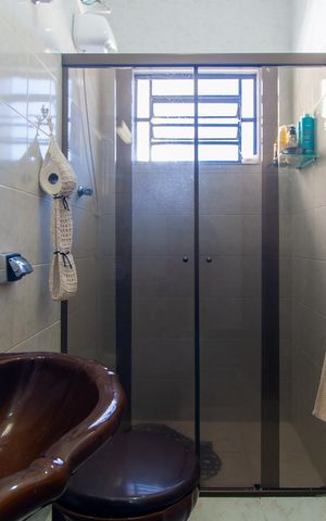 Casa à venda com 129m², 3 quartos e 2 vagas Casa à venda com 129m², 3 quartos e 2 vagasBanheiro