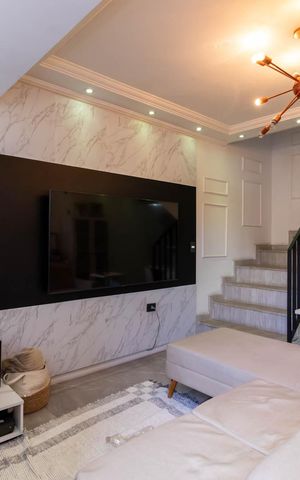 Casa à venda com 120m², 2 quartos e 2 vagas Casa à venda com 120m², 2 quartos e 2 vagasSala