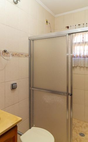 Casa à venda com 184m², 3 quartos e 2 vagas Casa à venda com 184m², 3 quartos e 2 vagasBanheiro 3