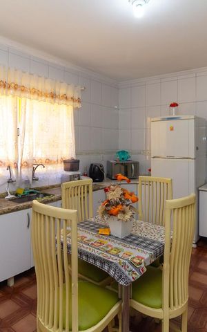 Casa à venda com 184m², 3 quartos e 2 vagas Casa à venda com 184m², 3 quartos e 2 vagasCozinha