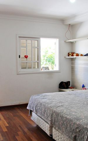 Casa à venda com 585m², 4 quartos e 4 vagasSuíte 1