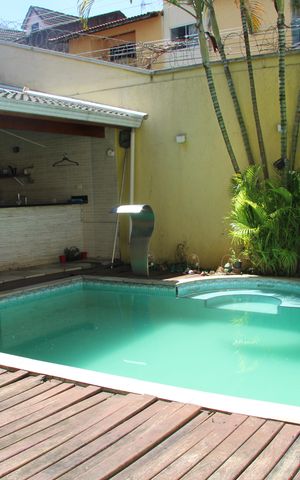 Casa à venda com 585m², 4 quartos e 4 vagasChurrasqueira e Piscina
